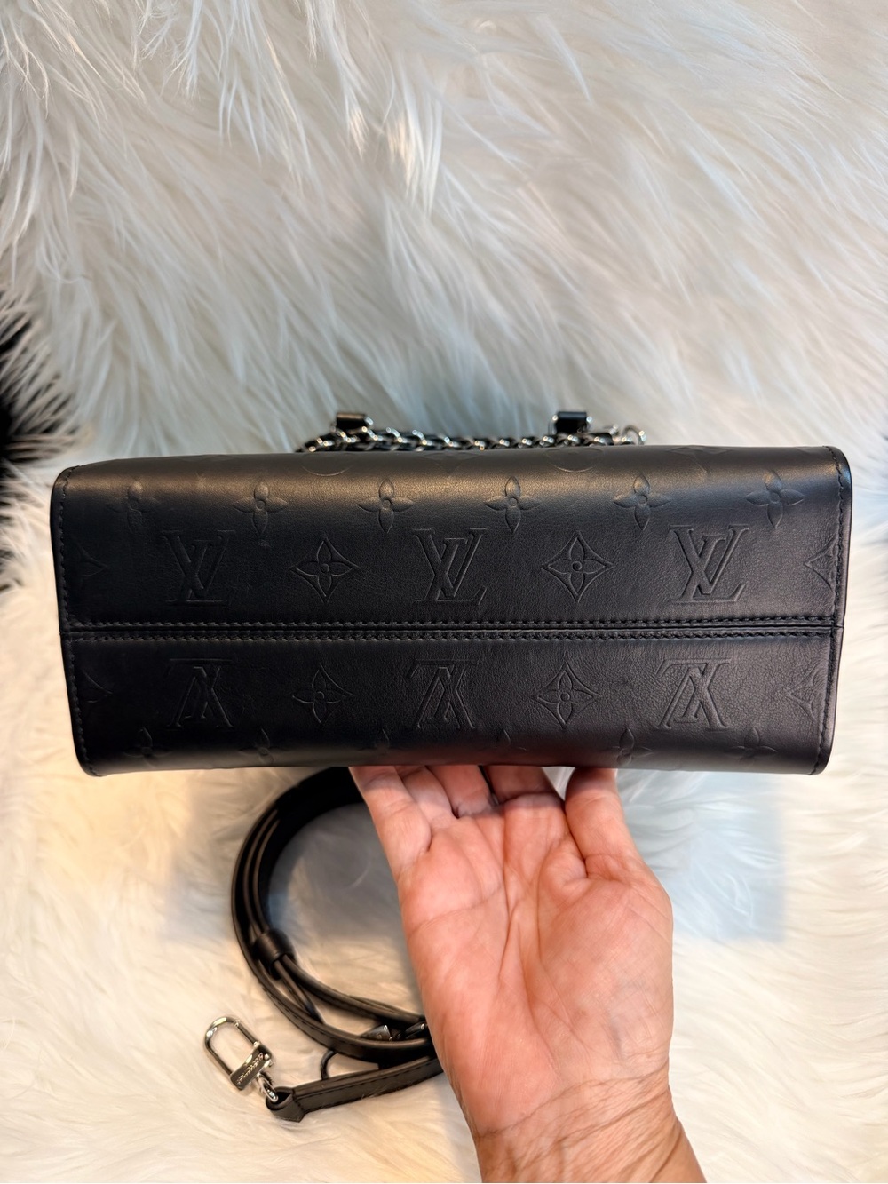 Louis Vuitton Black Leather Monogram Embossed On The Go PM with 2 straps - Picture 5 of 16